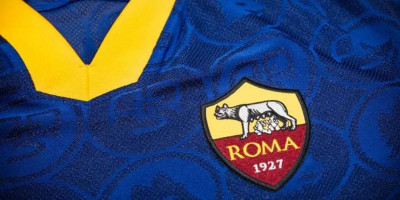 Roma Terbaik, Inilah 5 Jersey Paling Keren Musim Ini